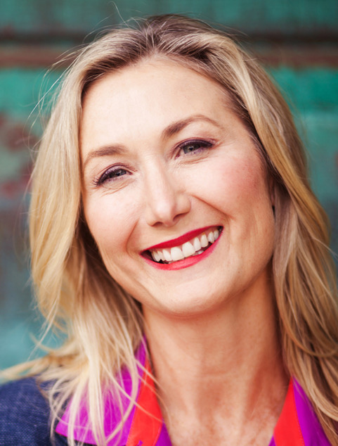 cid_A1ACD4EF-F8B5-4A94-A030-2519EAB659F3 smiley blonde lady