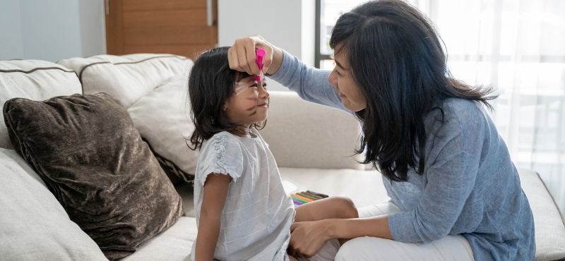 mom face painting child